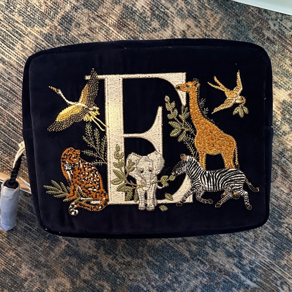 Elizabeth Scarlett Navy Velvet Makeup Bag - Picture 3 of 4